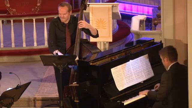 Vlad Mirita synger White Christmas. смотреть онлайн