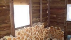 Дом из дров, дом из глиночурки. A house made of wood.