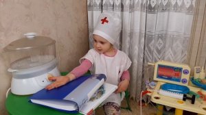 Доктор Вика ставит большой и болючий укол