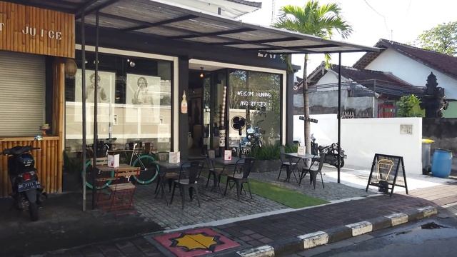 Seminyak Bali  - Walk From The Beach To Seminyak Square