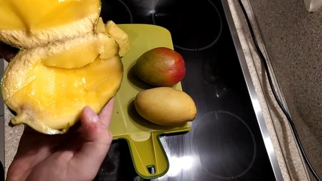 Сравниваю 4 сорта манго по вкусу. Какое манго вкуснее (Эдвард, Кент, Перу или Желтое)? смотреть онлайн