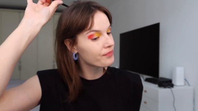 Желтый и красный в одном макияже? И как это работает? смотреть онлайн