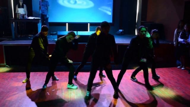 Bom Bom Party. Red Jokers -VIXX - On and On смотреть онлайн