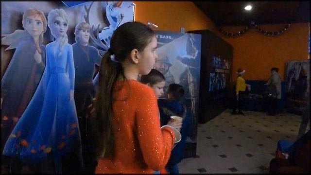 Вадим идёт в кино на Холодное сердце 2 смотреть онлайн