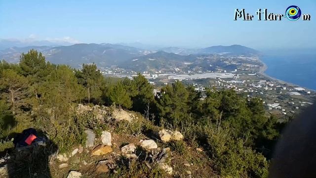 С высоты древних развалин козы "мечут бусы" перед туристами. Syedra \ Сиедра Турция смотреть онлайн