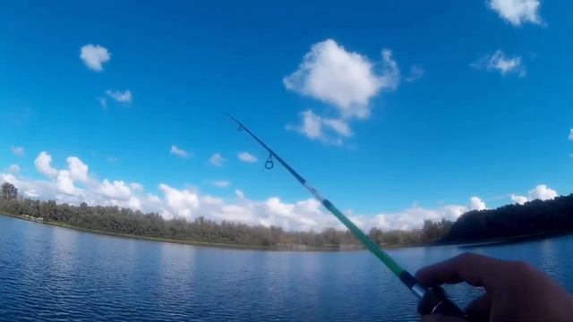 Ловля окуня с лодки в сентябре .( отводной поводок ) смотреть онлайн