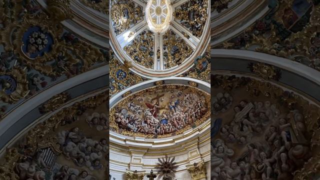 Carl and Sally-Anne visit catedral de Burgos #spain in a #mobilvetta смотреть онлайн