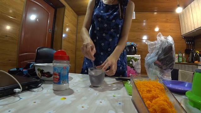СЕГОДНЯ Я ОДНА \ ВКУСНЫЕ ГОЛУБЦЫ \ ЧТО СДЕЛАЛА С ЛУКОМ \ПОВИДЛО \ ДОМ В ДЕРЕВНЕ смотреть онлайн