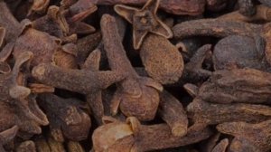 ВОТ ЧТО ТВОРИТ ГВОЗДИКА ( Польза и вред гвоздики) #здоровье #медицина #гвоздика