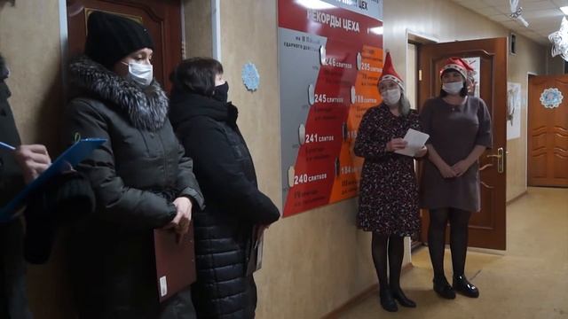 Новогодние мечты металлургов. Коллективы подразделений украсили свои территории в канун праздника смотреть онлайн