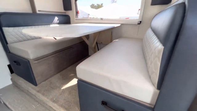 ? КАМПЕР на кузов ГРУЗОВИКА ? с туалетом душем Tiny HOUSE Truck camper Vanlife Tampa RV SHOW 2022 смотреть онлайн