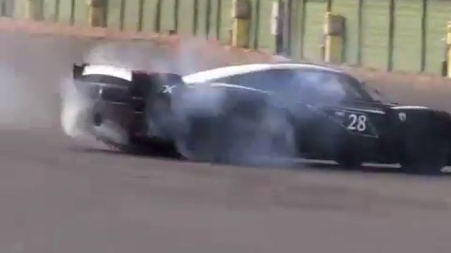 Ferrari FXX WORLD EVO 860 hp DONUTS смотреть онлайн