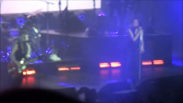 Depeche Mode - Walking in my Shoes @live in Vilnius 22.02.2018 смотреть онлайн