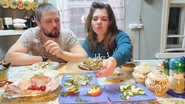 Деревенский мукбанг?? Колбаски на костре и много вкусняшек? Поздравляем со Старым новым годом?