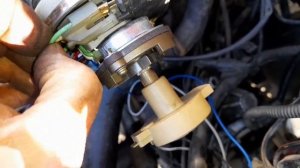 часть 3.Незапускается двигатель.Пропала искра.Снимаю трамблёр.Смотрю в чём дело. Опель Вектра а.1.6