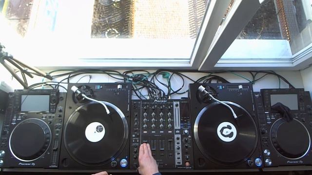 Twin Beat - Deep House Home Session 32 (100% Vinyl Only) смотреть онлайн