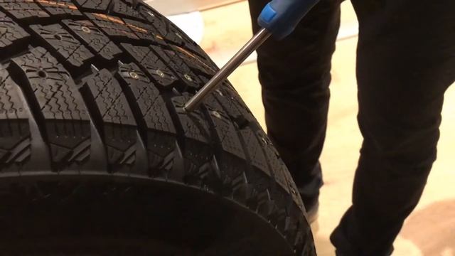 Continental Ice Сontact 2 - клеим шип паяльником смотреть онлайн