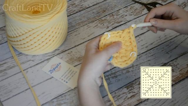 Ровный квадрат узором галочки из трикотажной пряжи (мастер-класс) смотреть онлайн