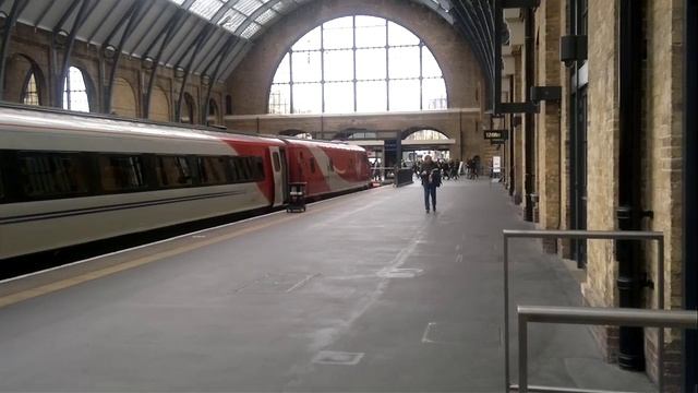 Лондон. Вокзал King's Cross. Телеги разворовали. смотреть онлайн