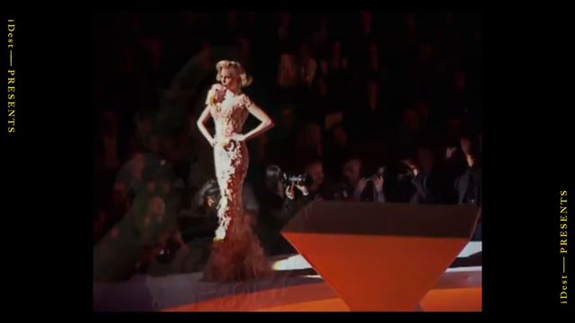 Nadja Auermann | RUNWAY COLLECTION