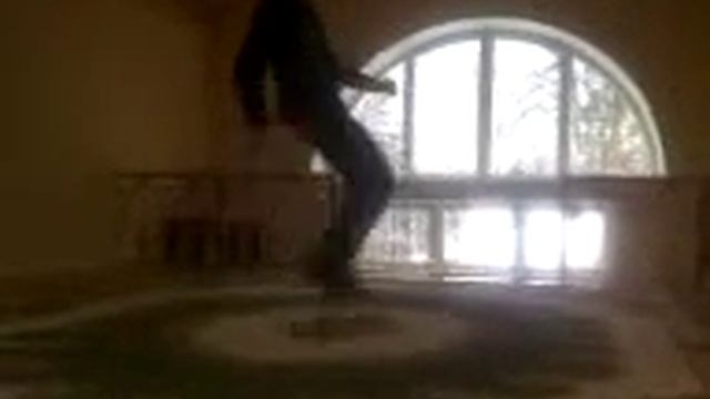 недавно научился танцевать Jumpstyle