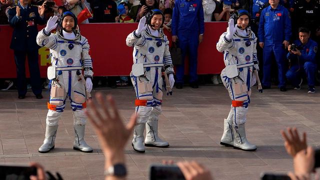 26 апреля, 45 леновостей: Британский флот набирает обороты