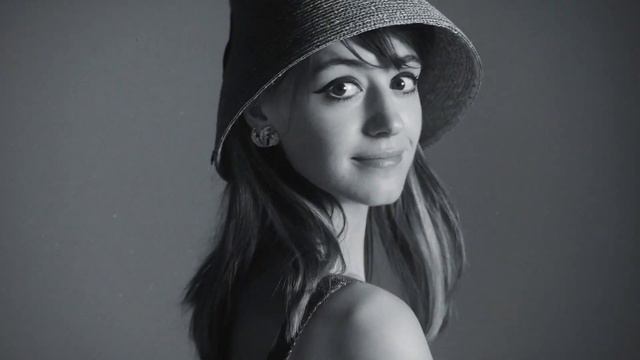 Up Close with Daisy Edgar-Jones for Vogue Singapore's July/August Issue смотреть онлайн