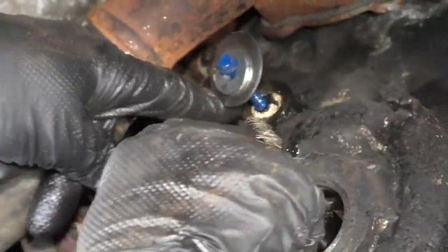 How to Remove Broken Camshaft Position Sensor 07-13 Chevy Silverado смотреть онлайн