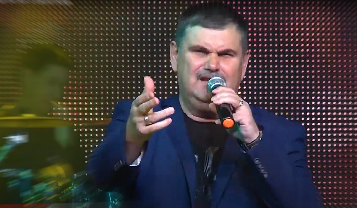 Так Он Поет о Своей Любви. смотреть онлайн