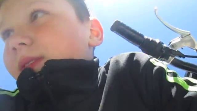 Катаюсь без рук пять кругов. смотреть онлайн