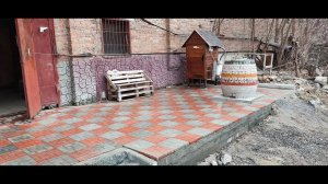 Обустройство площадки возле тандыра и коптильни .