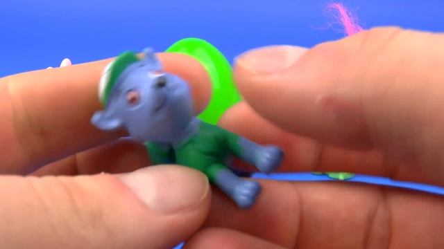 Свинка Пеппа Открывает Игрушки Peppa Pig Opens Surprise Egg Toys смотреть онлайн