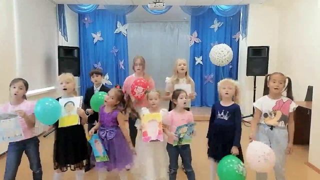 Вокальный ансамбль "Детки" поздравляет всех пап с праздником! смотреть онлайн