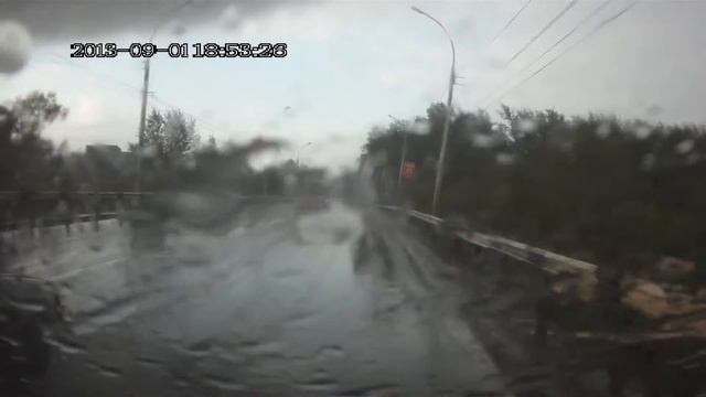 Автосалон Киа разваливается от ветра. смотреть онлайн