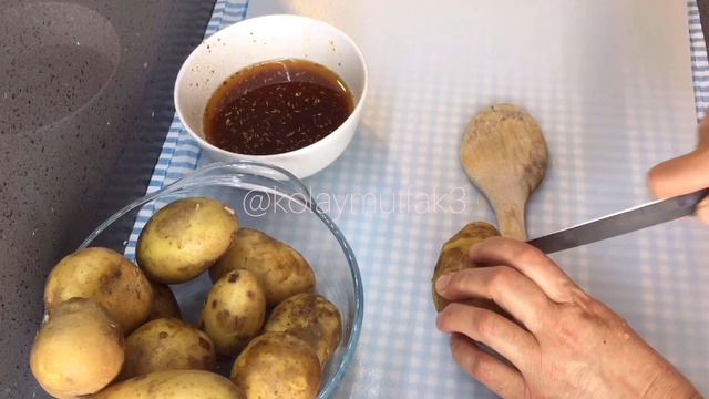🥔⬆️BÖYLESİNİ YEMEDİNİZ! FIRINDA KAŞARLI BAHARATLI PATATES TARİFİ 🤤🤤 смотреть онлайн