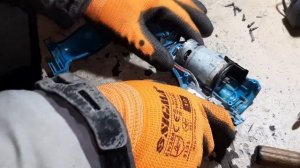 Шуруповерт Makita подделка светится, но не работает.