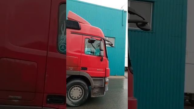 Спойлер на Мерседес Актрос высокая крыша