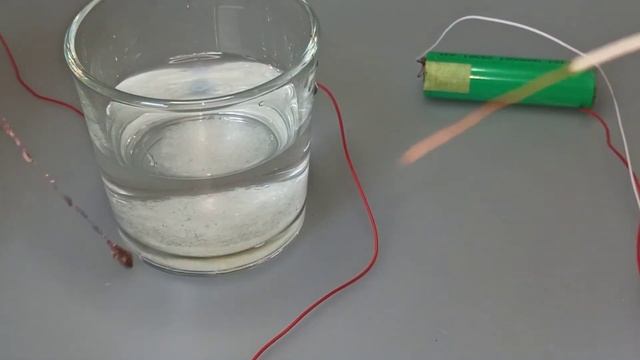 Интересная химическая реакция с БАТАРЕЙКОЙ