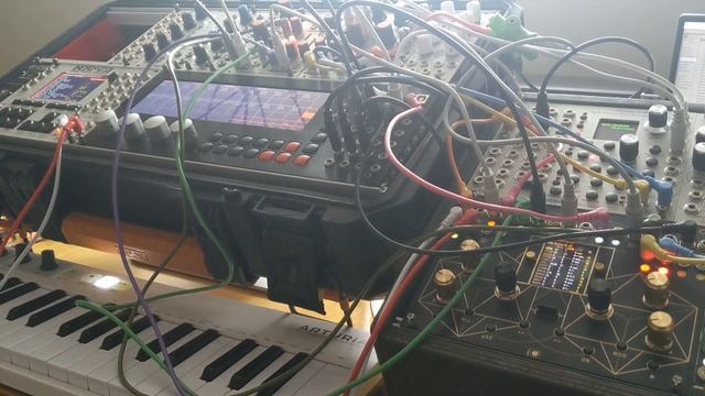 Modular Sketch #24 - Iolabs Flux / Assimil8or / IME Piston Honda & Bionic Lester mk3 / Percussa SSP смотреть онлайн