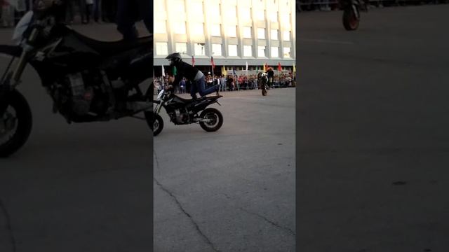 Трюки на мото 2 смотреть онлайн