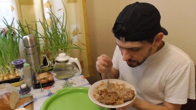 ОБЖОР | ЖАРЕНАЯ КАПУСТА С МЯСНЫМИ БИТОЧКАМИ НА ПАРУ, ТЕРТАЯ КРАСНАЯ РЕДЬКА. смотреть онлайн
