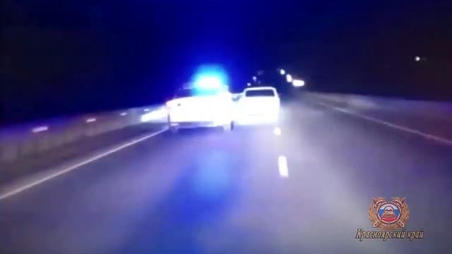 В Минусинске полицейским пришлось стрелять, чтобы остановить пьяного подростка смотреть онлайн