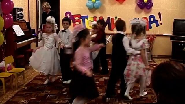 Крупным планом "Детский сад" смотреть онлайн