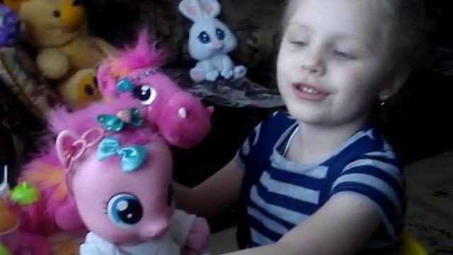 Марусины игрушки. Набор Пикник и набор посуды. смотреть онлайн
