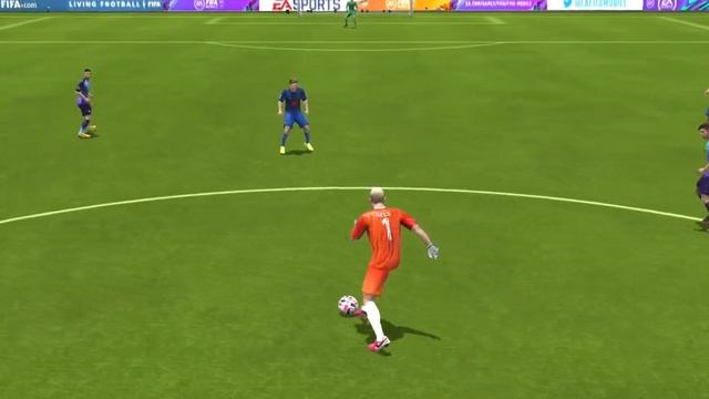Fifa Mobile21: Scoring a goal with the goalkepper. смотреть онлайн