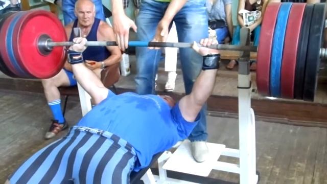 Александр Курак жим лёжа без экипы 230 кг при с. в. 114 кг на Открытом первенстве г.Минска. смотреть онлайн