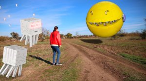 Пакман против Майнкрафт в реальной жизни.