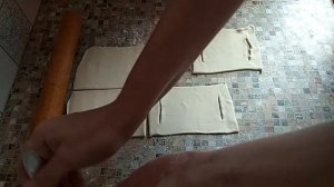 Что приготовить из слоеного теста? Лодочки с картофельной начинкой!