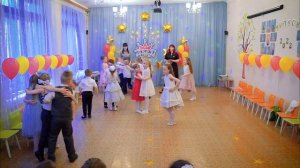 "Обнимашки" Ю.Селиверстова с воспитателями