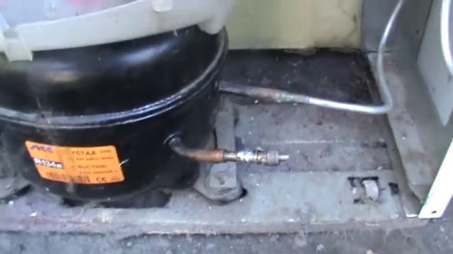 Как самому закачать хладагент в холодильник заменив Пропан Бутаном смотреть онлайн